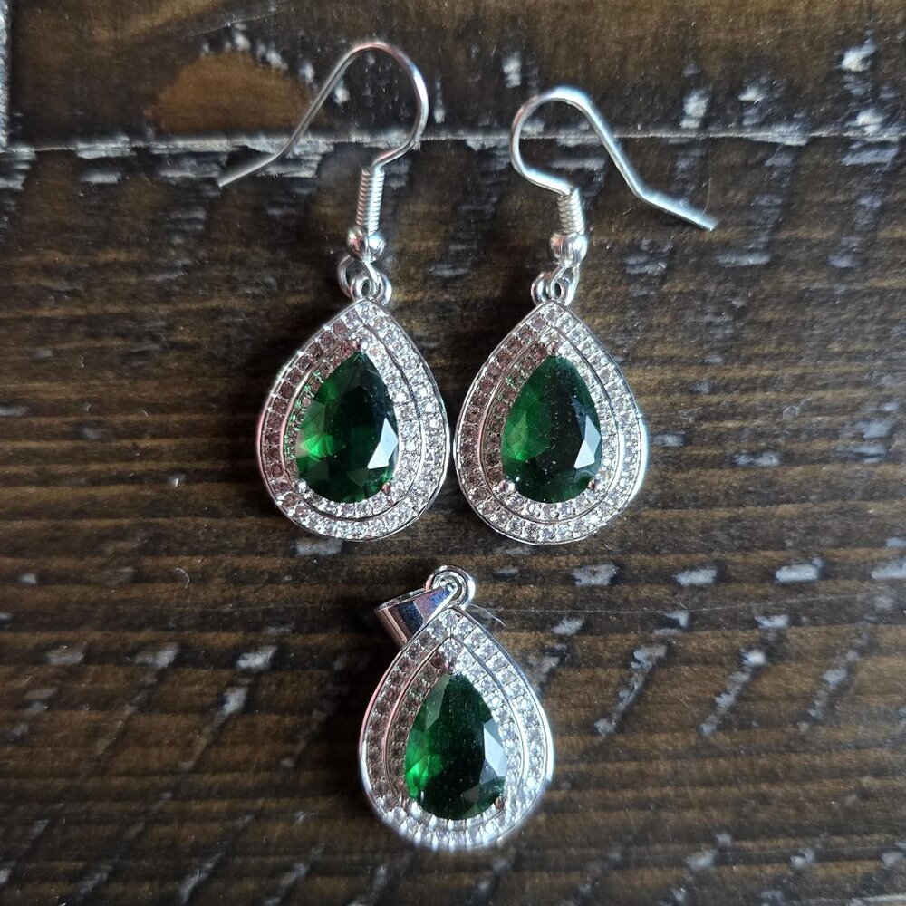 925 Sterling Silver Green Stone & CZ Earring and Pendant Set Elegant Gift Party